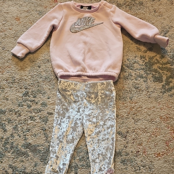 Nike Girls Fleece Tunic Sweatshirt Crushed Velvet Leggings Set - Picture 1 of 3